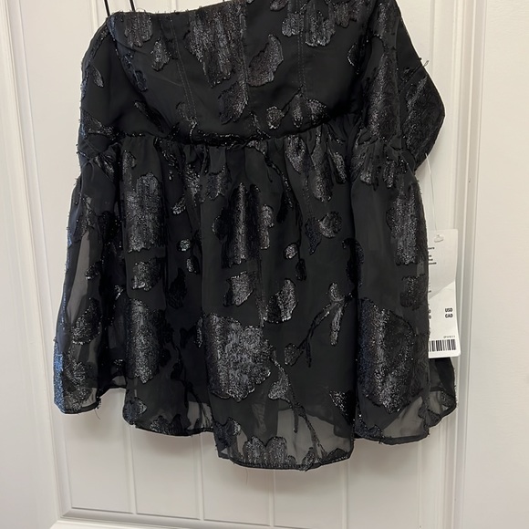 Urban Outfitters black flowy printed sleeveless top - Picture 3 of 8